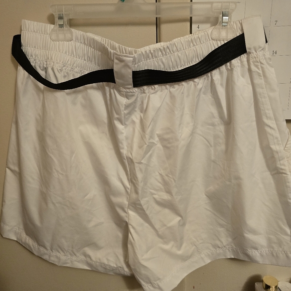 Nike | high-waisted shorts. - Picture 3 of 5